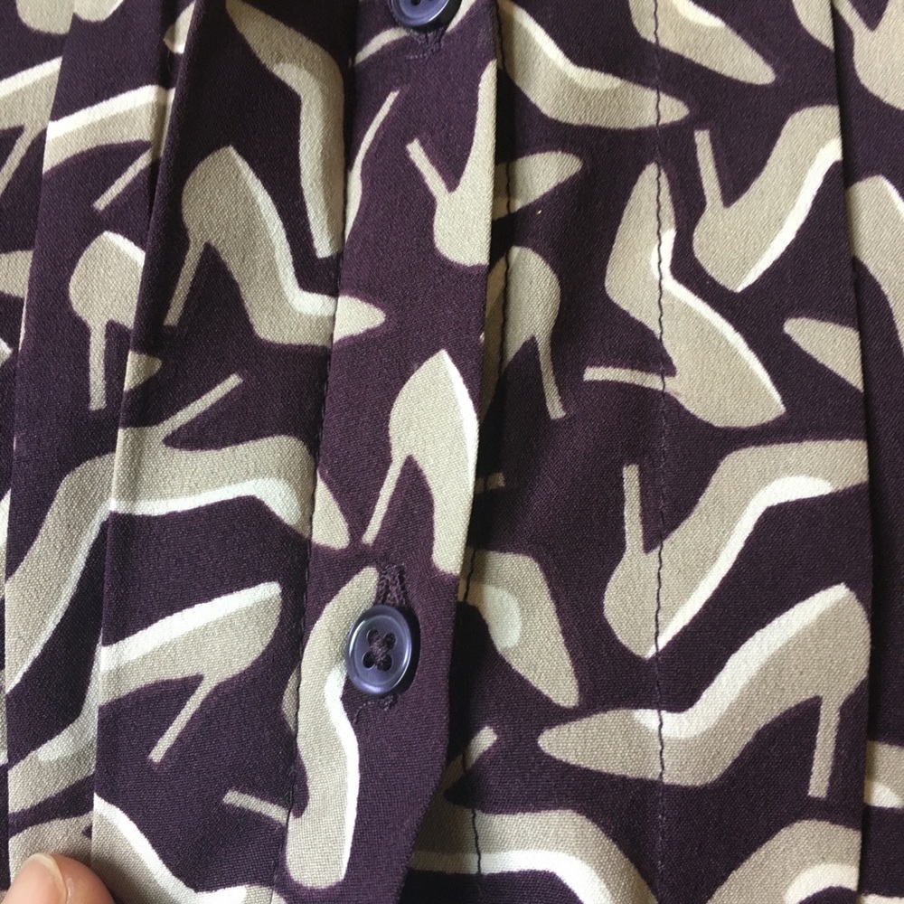 Banana Republic Blouse w/ High Heeled Shoe Pattern - Picture 4 of 6